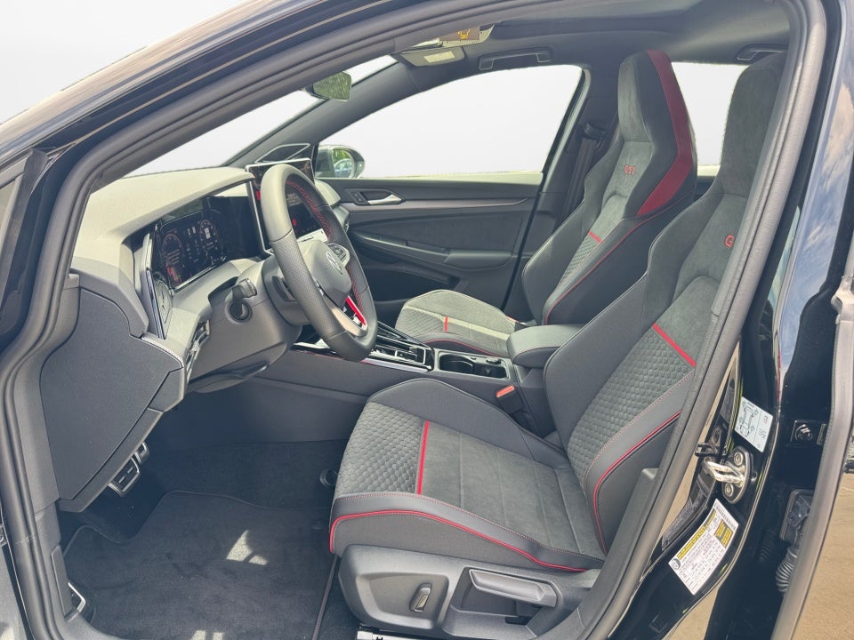 2026 Volkswagen Golf GTI SE