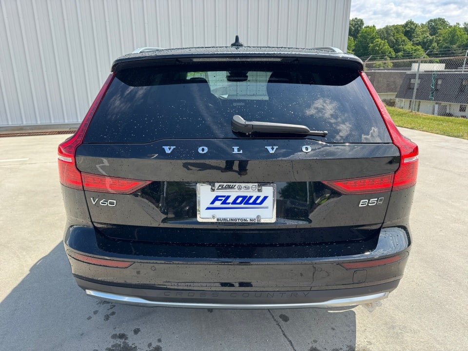 2025 Volvo V60 Cross Country Plus, B5 AWD Gas (mild hybrid)