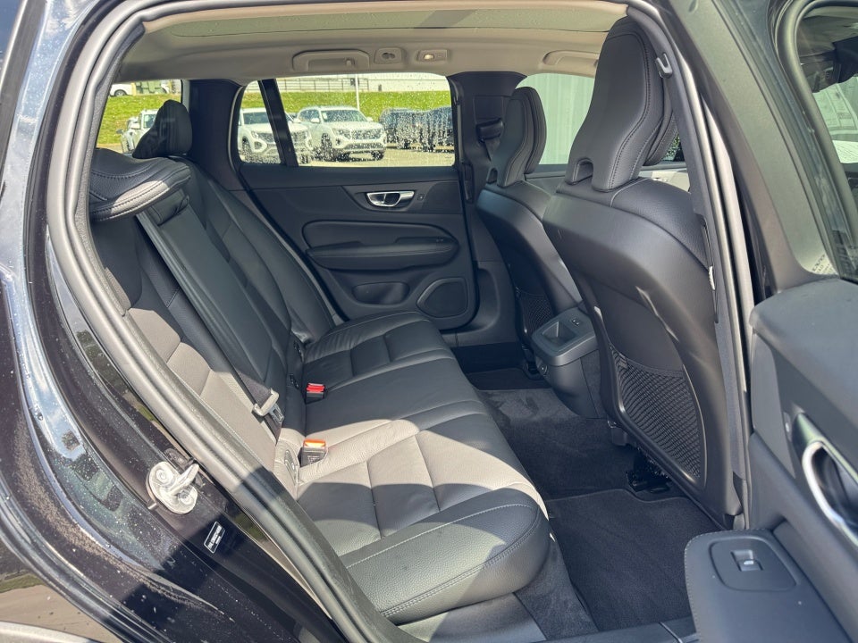 2025 Volvo V60 Cross Country Plus, B5 AWD Gas (mild hybrid)