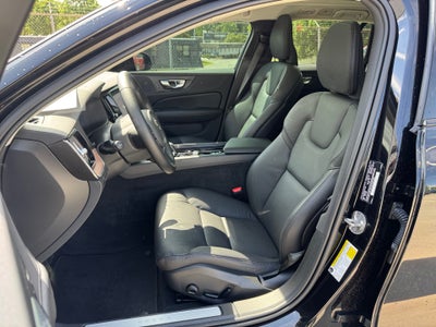 2025 Volvo V60 Cross Country Plus, B5 AWD Gas (mild hybrid)