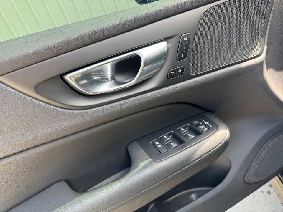 2025 Volvo V60 Cross Country Plus, B5 AWD Gas (mild hybrid)