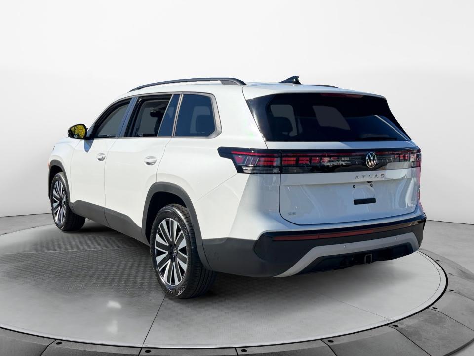 2027 Volkswagen Atlas SE w/Technology