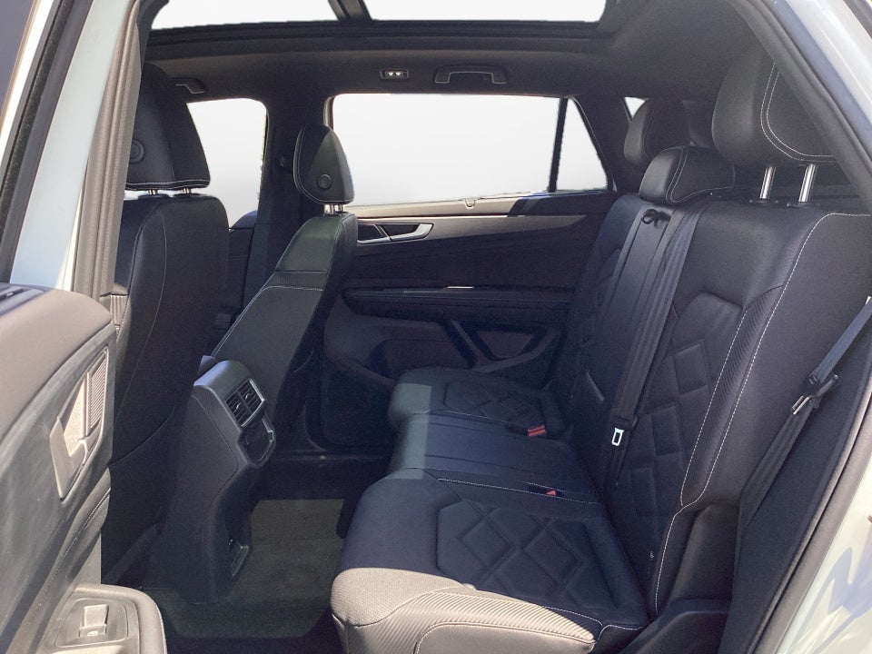 2026 Volkswagen Atlas Cross Sport SE with Technology