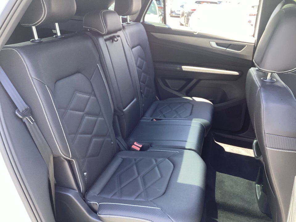 2026 Volkswagen Atlas Cross Sport SE with Technology