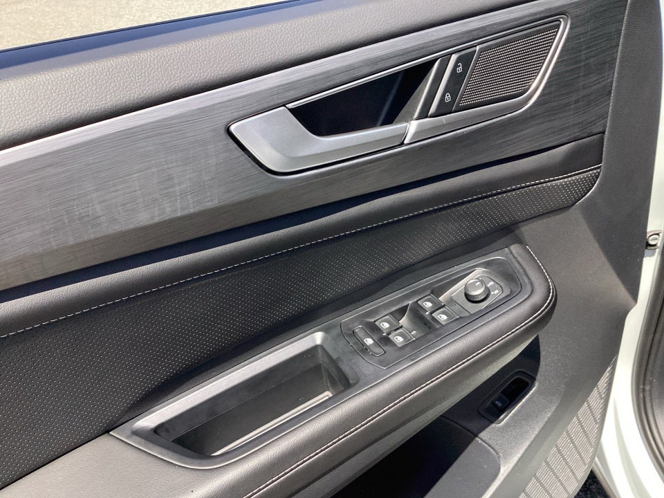 2026 Volkswagen Atlas Cross Sport SE with Technology