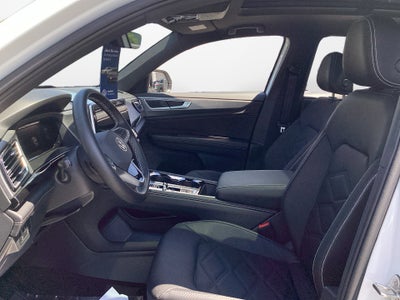 2026 Volkswagen Atlas Cross Sport SE with Technology