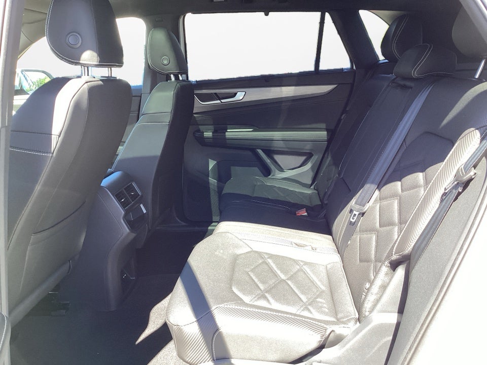 2026 Volkswagen Atlas Cross Sport SE with Technology
