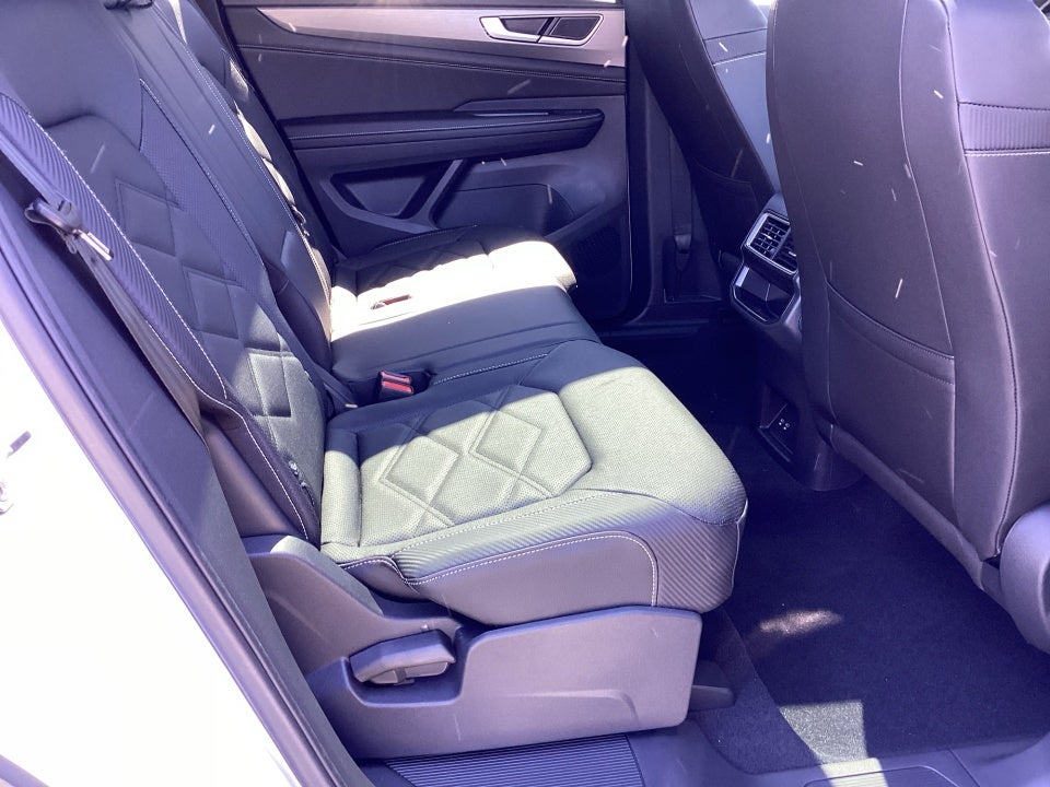 2026 Volkswagen Atlas Cross Sport SE with Technology