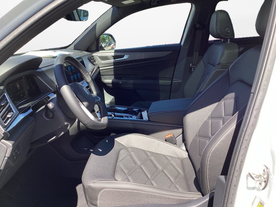 2026 Volkswagen Atlas Cross Sport SE with Technology