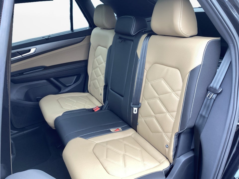 2026 Volkswagen Atlas Cross Sport SE with Technology