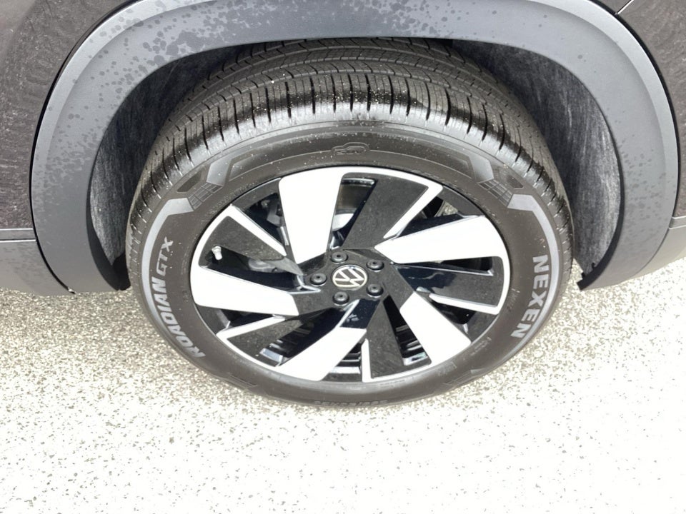 2026 Volkswagen Atlas Cross Sport SE with Technology