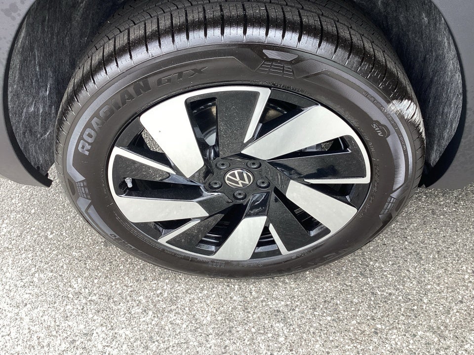 2026 Volkswagen Atlas Cross Sport SE with Technology