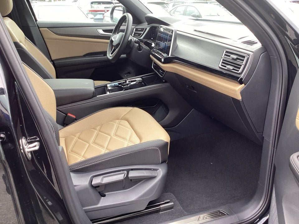 2026 Volkswagen Atlas Cross Sport SE with Technology