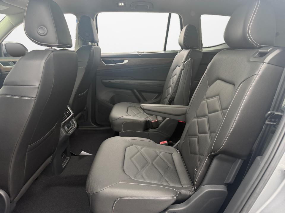 2026 Volkswagen Atlas SE w/Tech - Photo 13