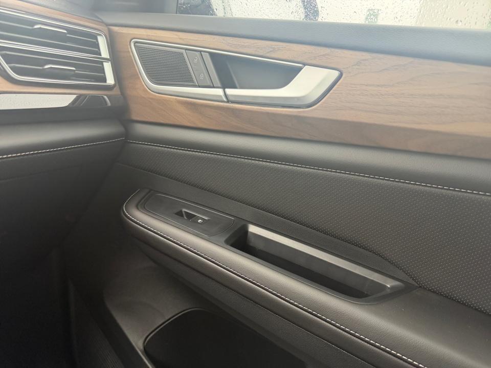 2026 Volkswagen Atlas SE w/Tech - Photo 31
