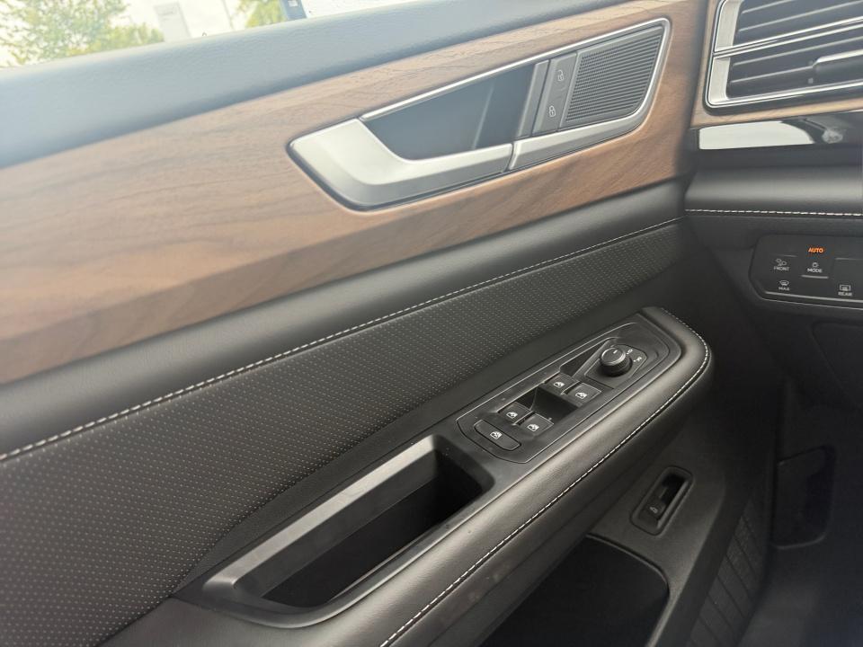 2026 Volkswagen Atlas SE w/Tech - Photo 32