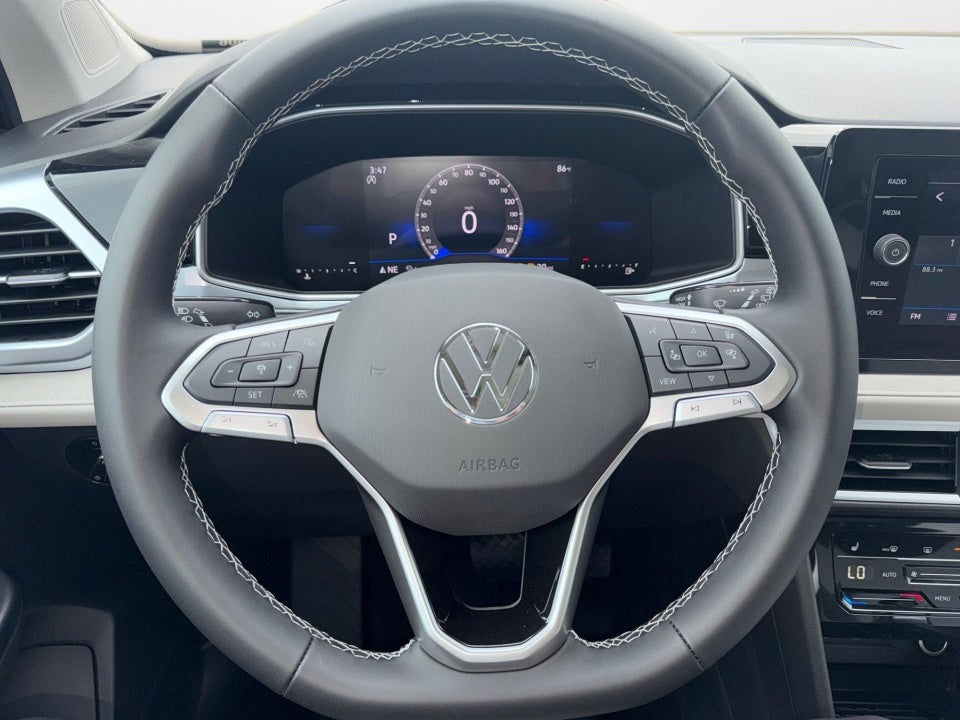 2026 Volkswagen Taos SE