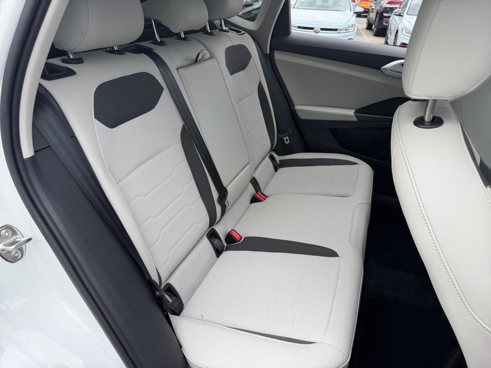 2026 Volkswagen Taos SE