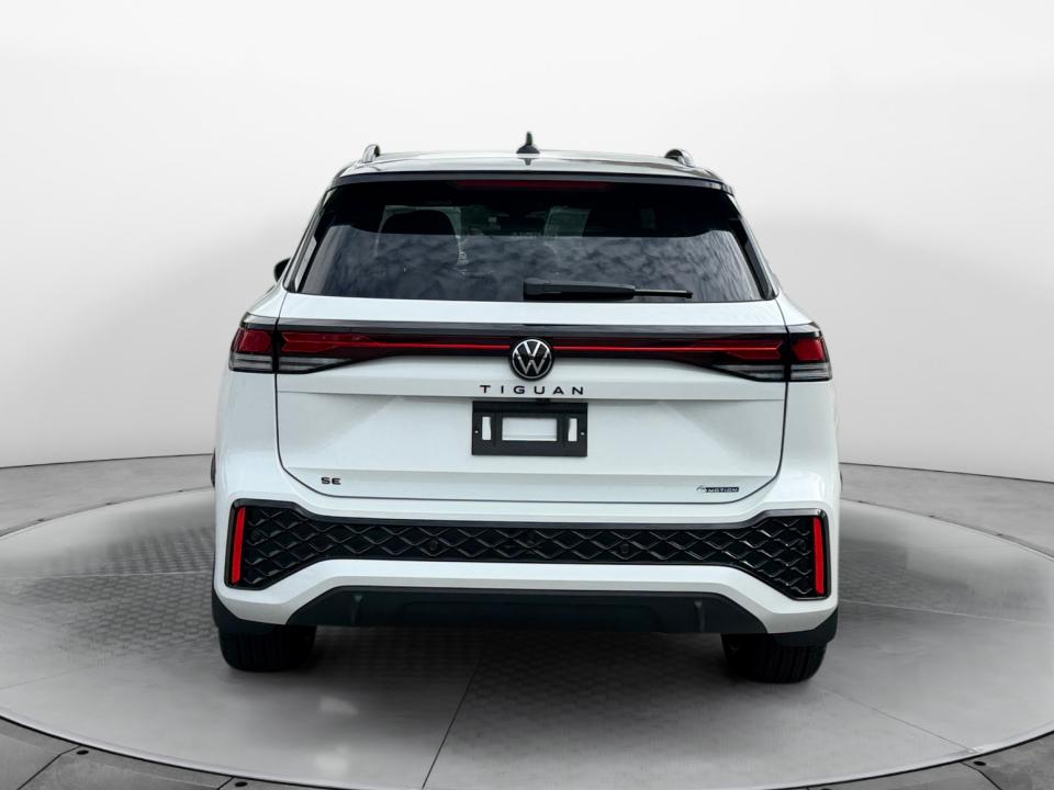 2025 Volkswagen Tiguan SE R-Line Black