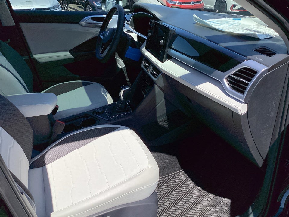 2026 Volkswagen Taos SE