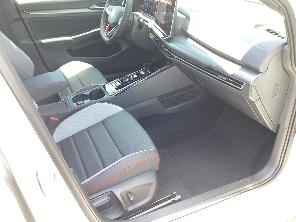 2026 Volkswagen Golf GTI SE