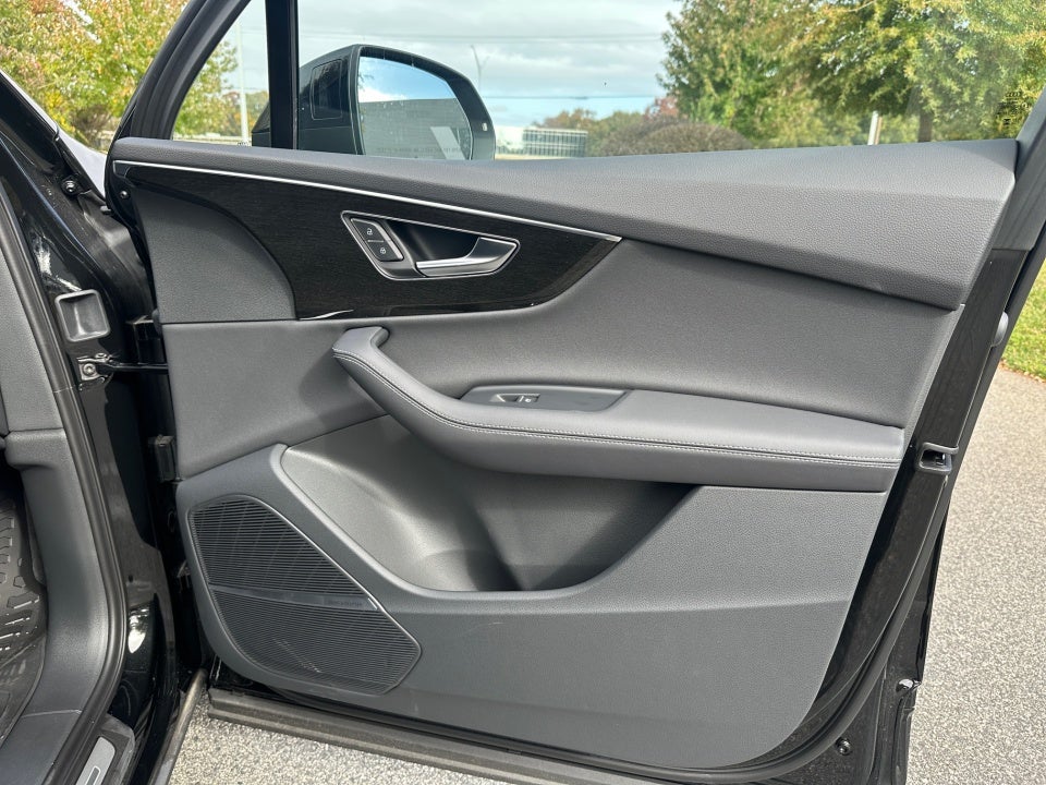 2025 Audi Q7 Premium Plus