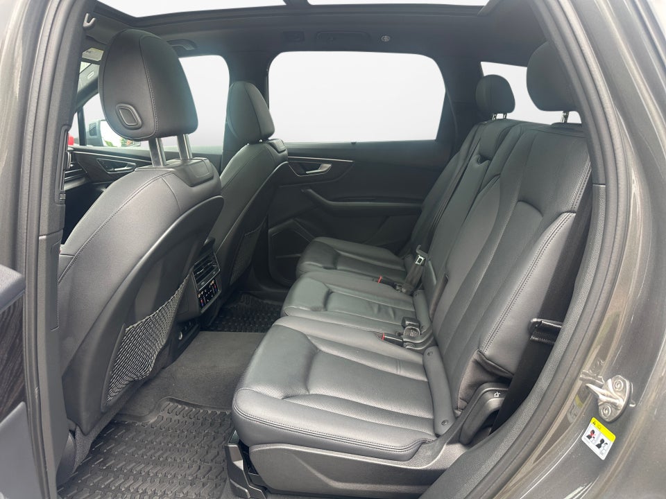 2022 Audi Q7 Premium Plus