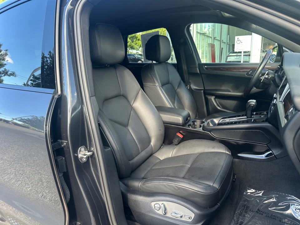 2022 Porsche Macan AWD