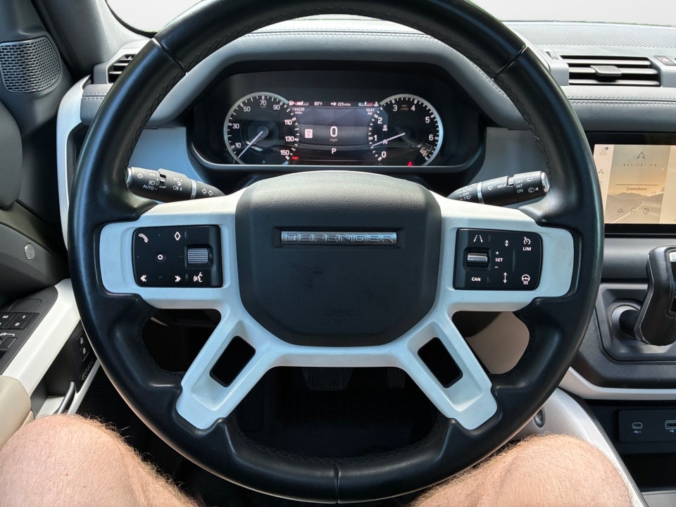 2023 Land Rover Defender SE