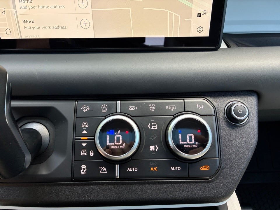 2023 Land Rover Defender SE