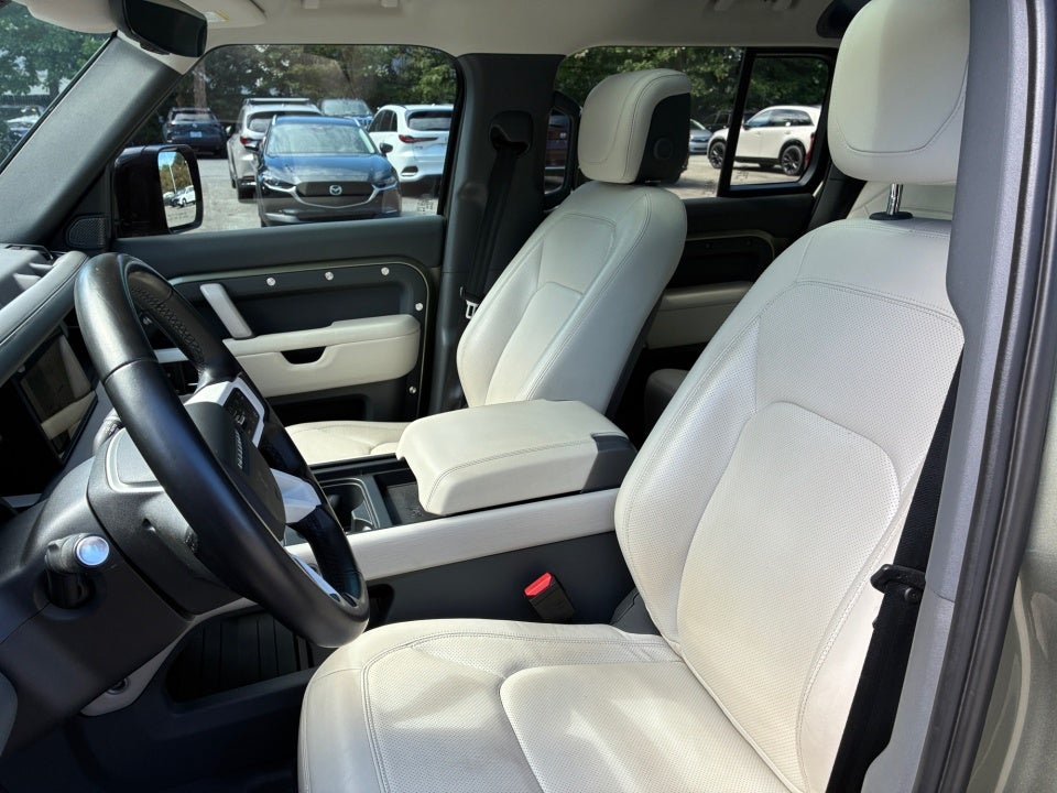 2023 Land Rover Defender SE