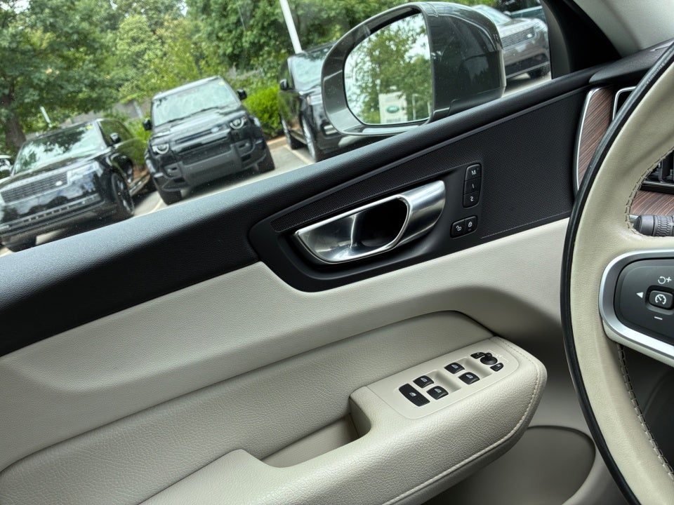 2022 Volvo XC60 Momentum