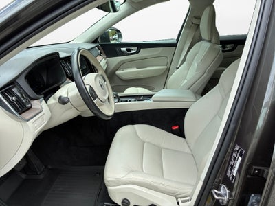 2022 Volvo XC60 Momentum