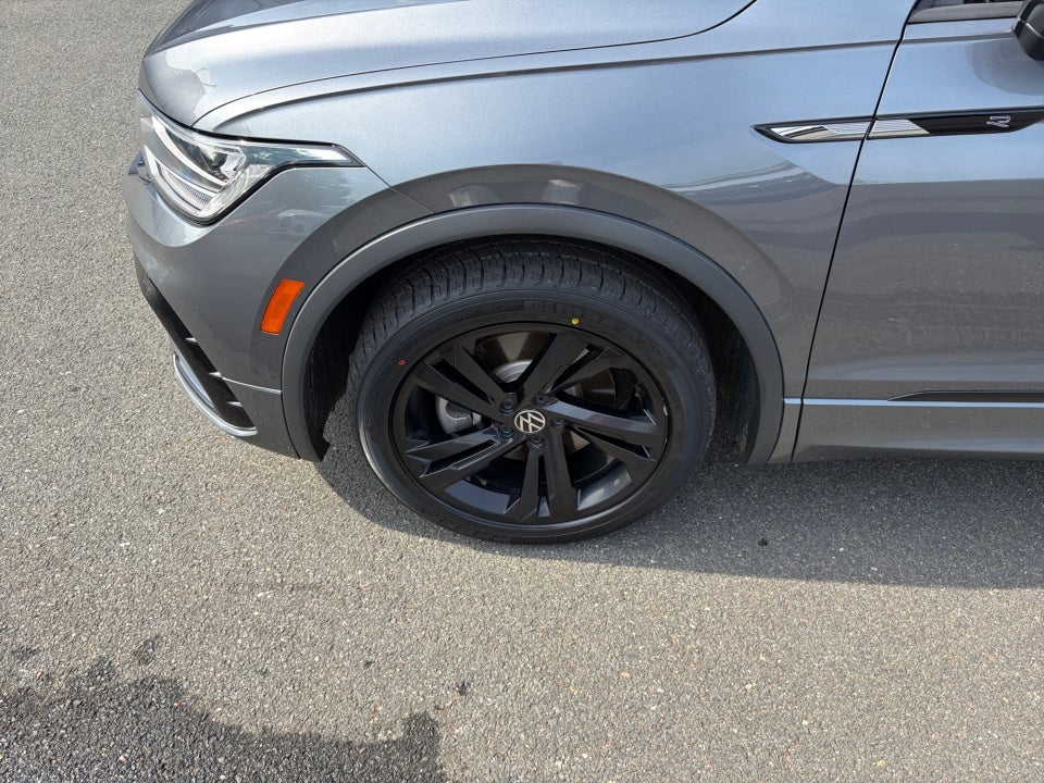 2024 Volkswagen Tiguan SE R-Line Black