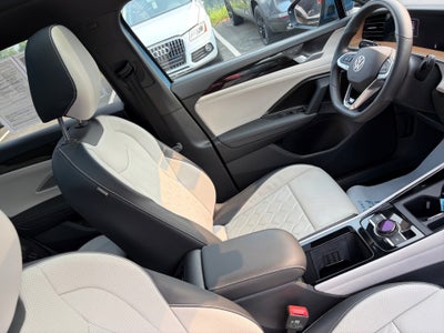 2025 Volkswagen Tiguan SEL R-Line