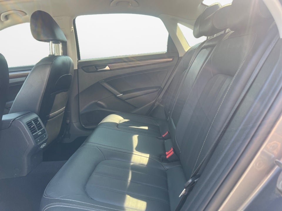 2022 Volkswagen Passat 2.0T Limited Edition
