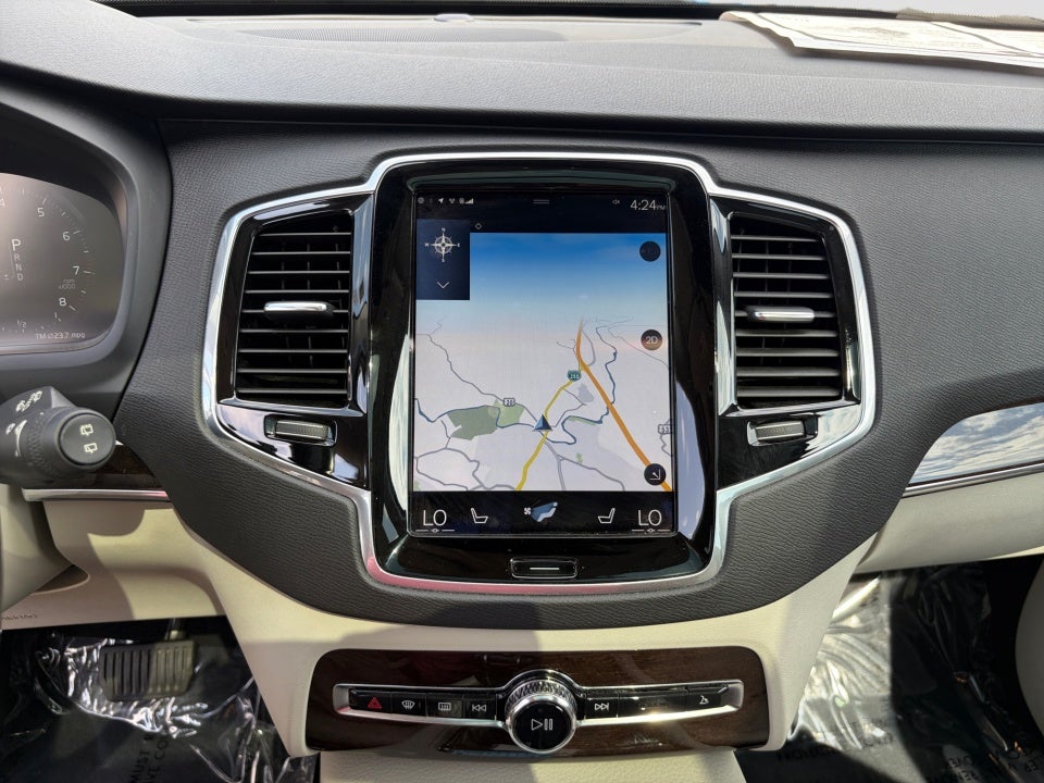 2017 Volvo XC90 Momentum